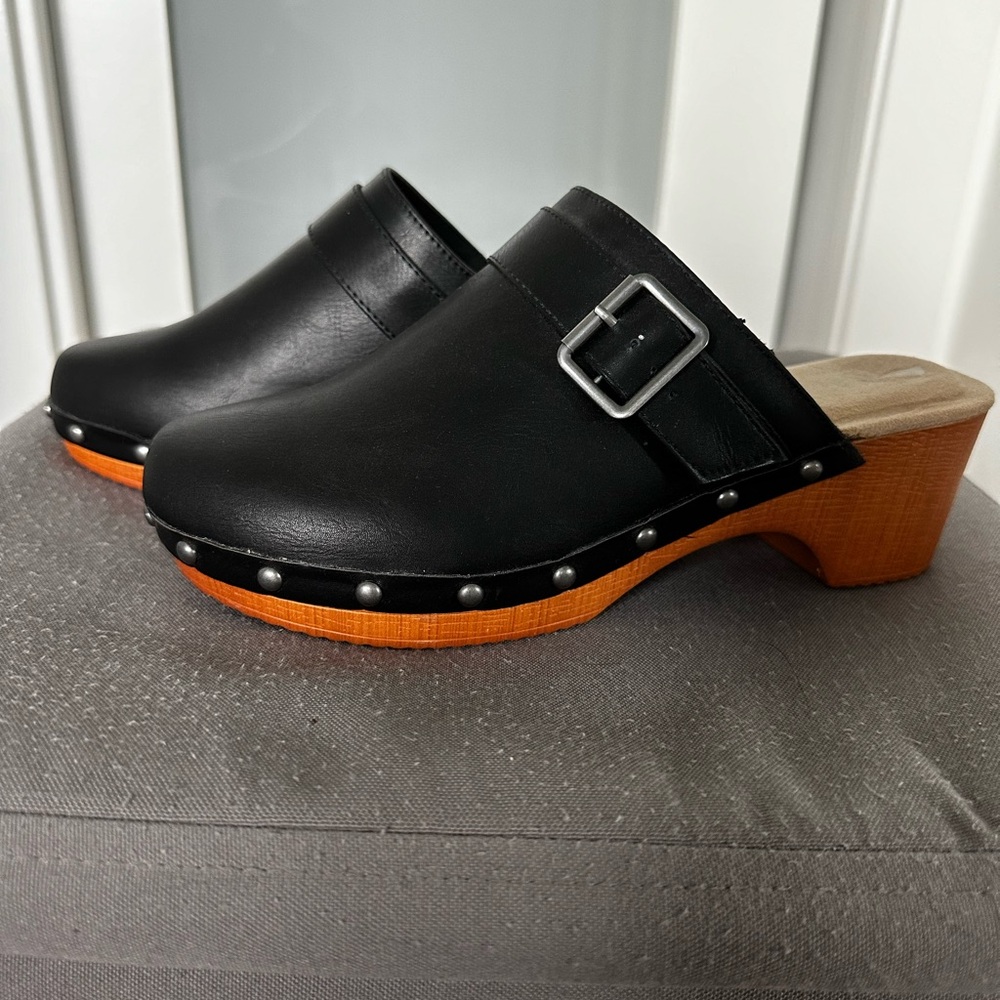 Black MIA clogs